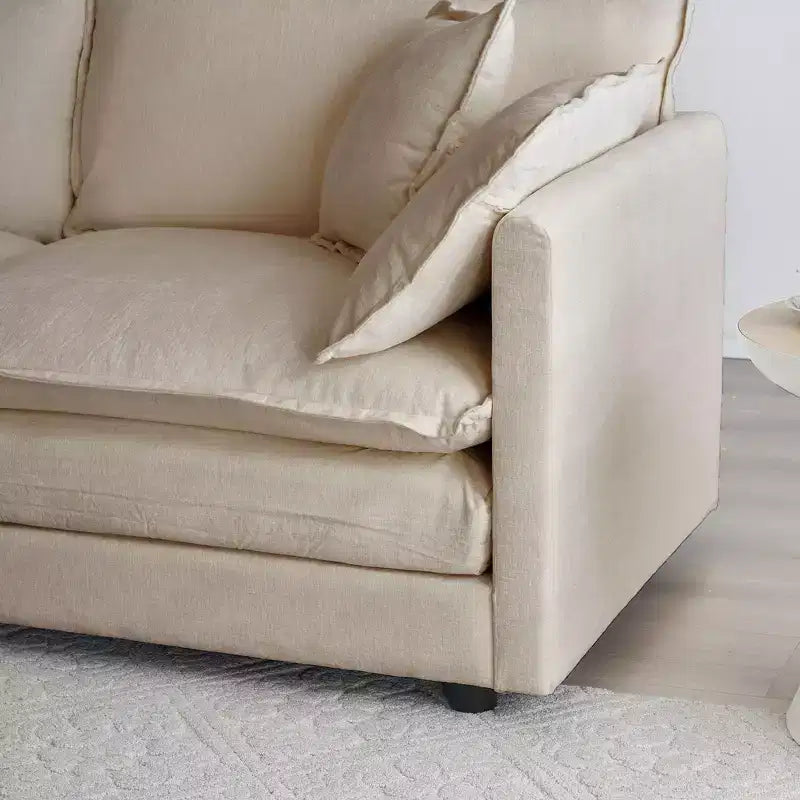 Poltroncina imbottita con cuscino decorativo