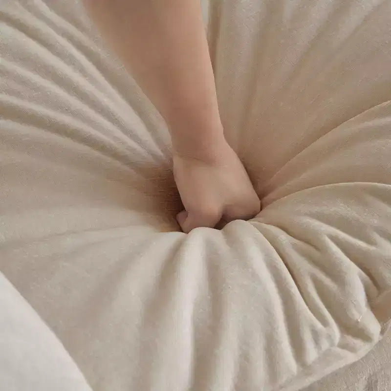 Poltroncina imbottita con cuscino decorativo