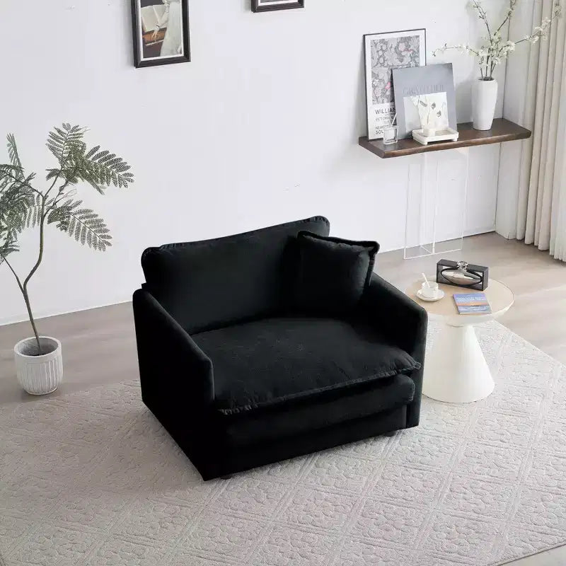 Poltroncina imbottita con cuscino decorativo