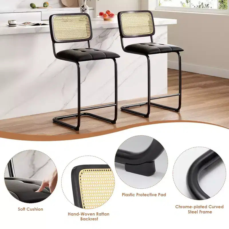 Set di 2 sgabelli da bar altezza bancone, in similpelle imbottita con schienale in rattan, sedie da bar senza braccioli da 66 cm per isola cucina, nero