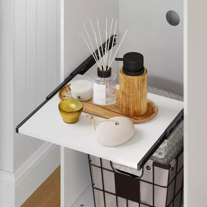 Mobile bagno alto bianco con ripiani scorrevoli