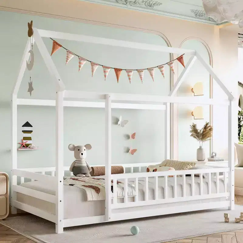Struttura letto a castello per bambini in pino con tetto a casetta e recinzione – Letto a piattaforma singolo/matrimoniale