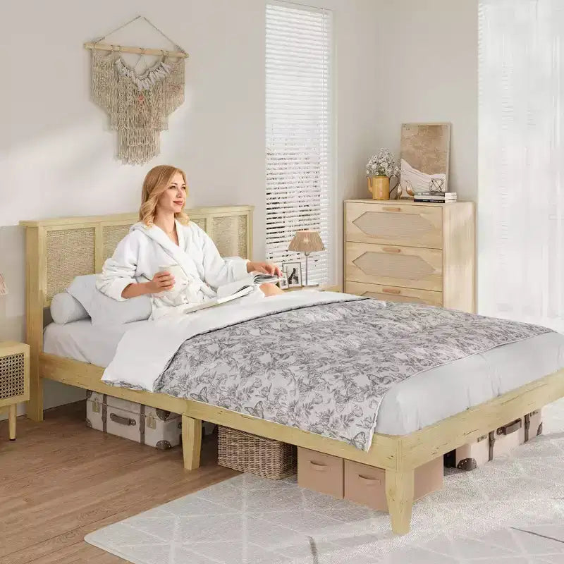Struttura letto matrimoniale/queen size con testiera in rattan naturale e cassetti contenitore